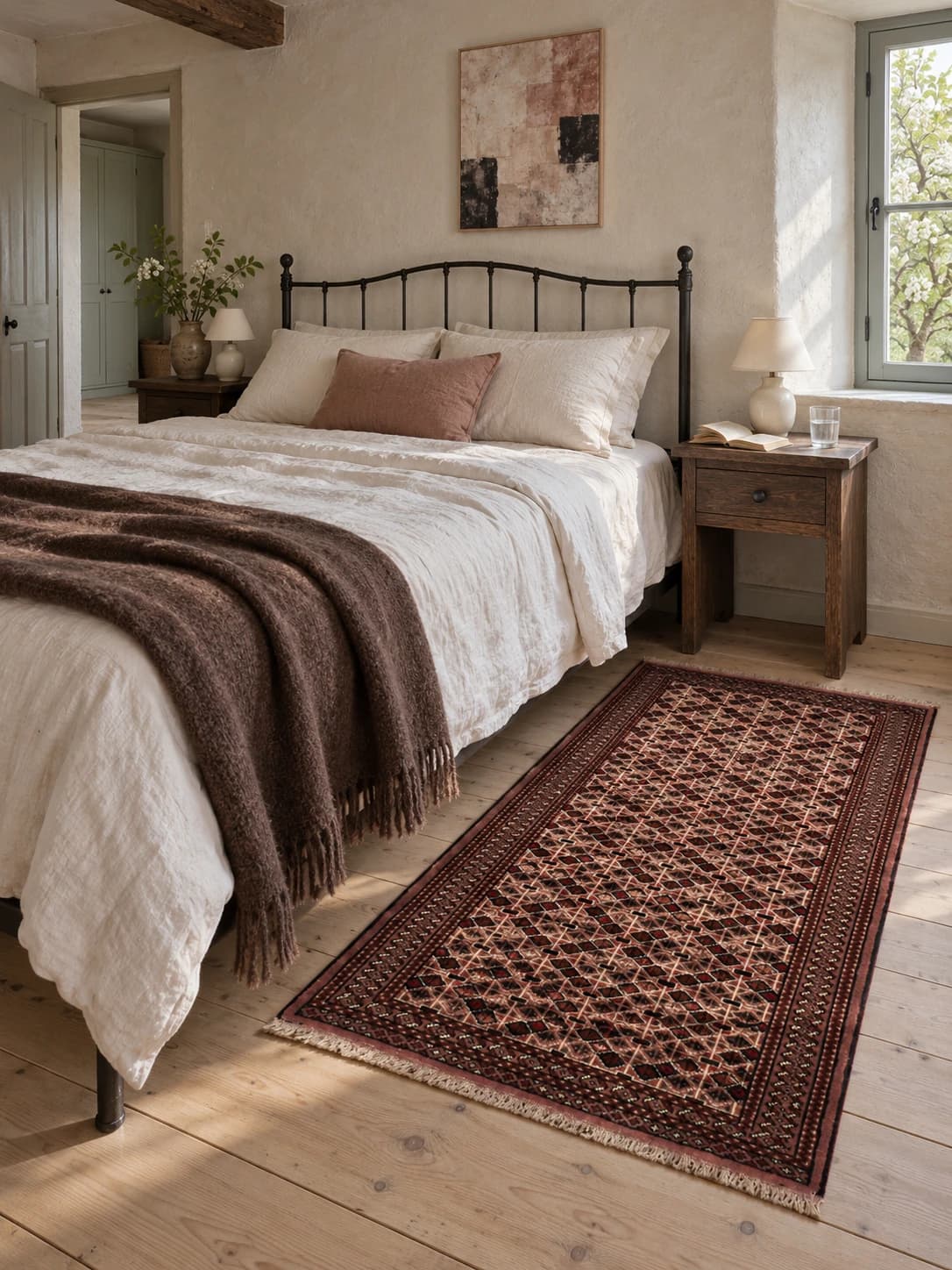 Perserteppich Turkmene, orientalisch, 98x142 cm, überwiegend in Braun — Im Raum