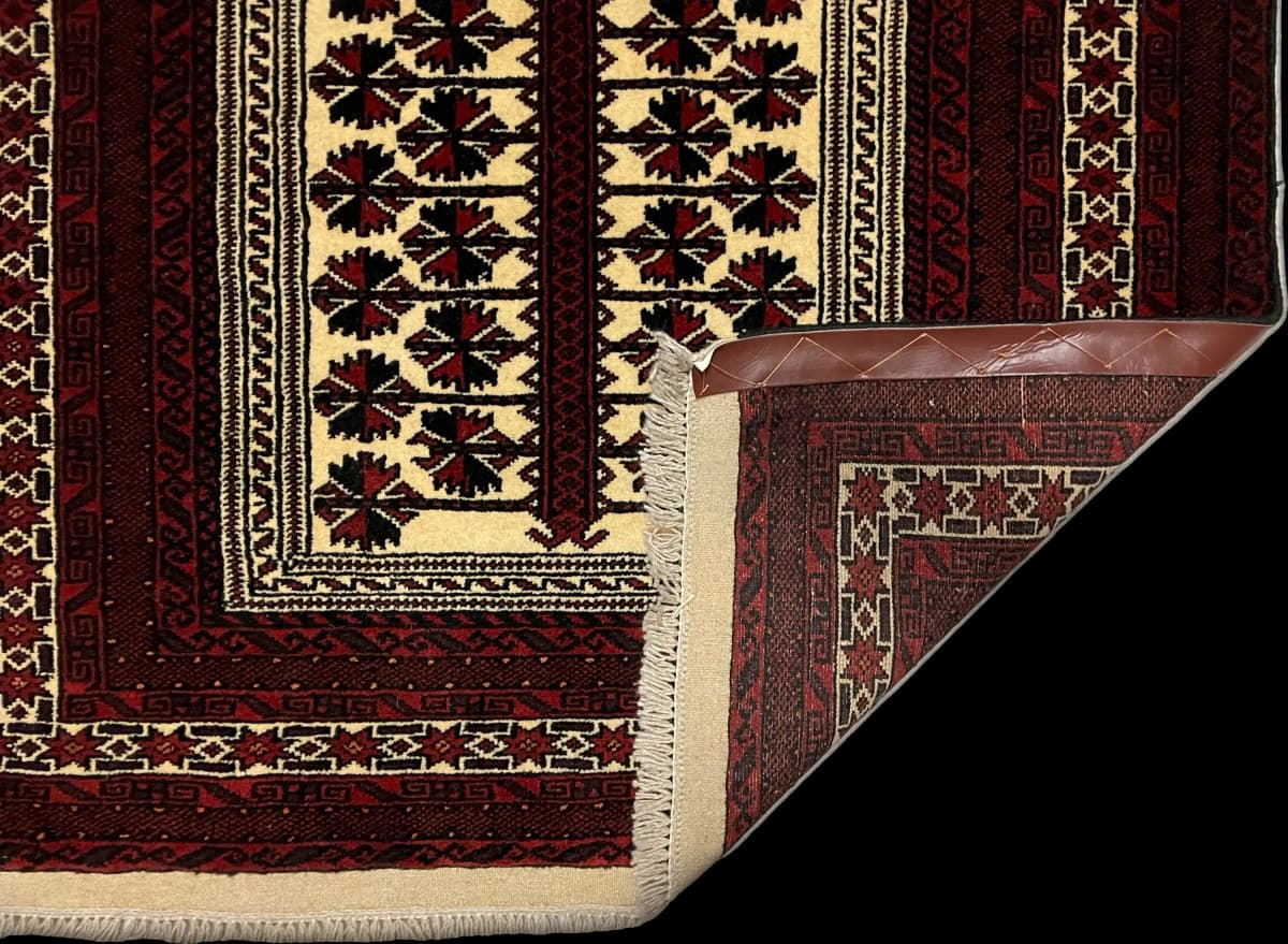 Perserteppich Turkmene, orientalisch, 106x158 cm, überwiegend in Rot und Schwarz — Gefaltet