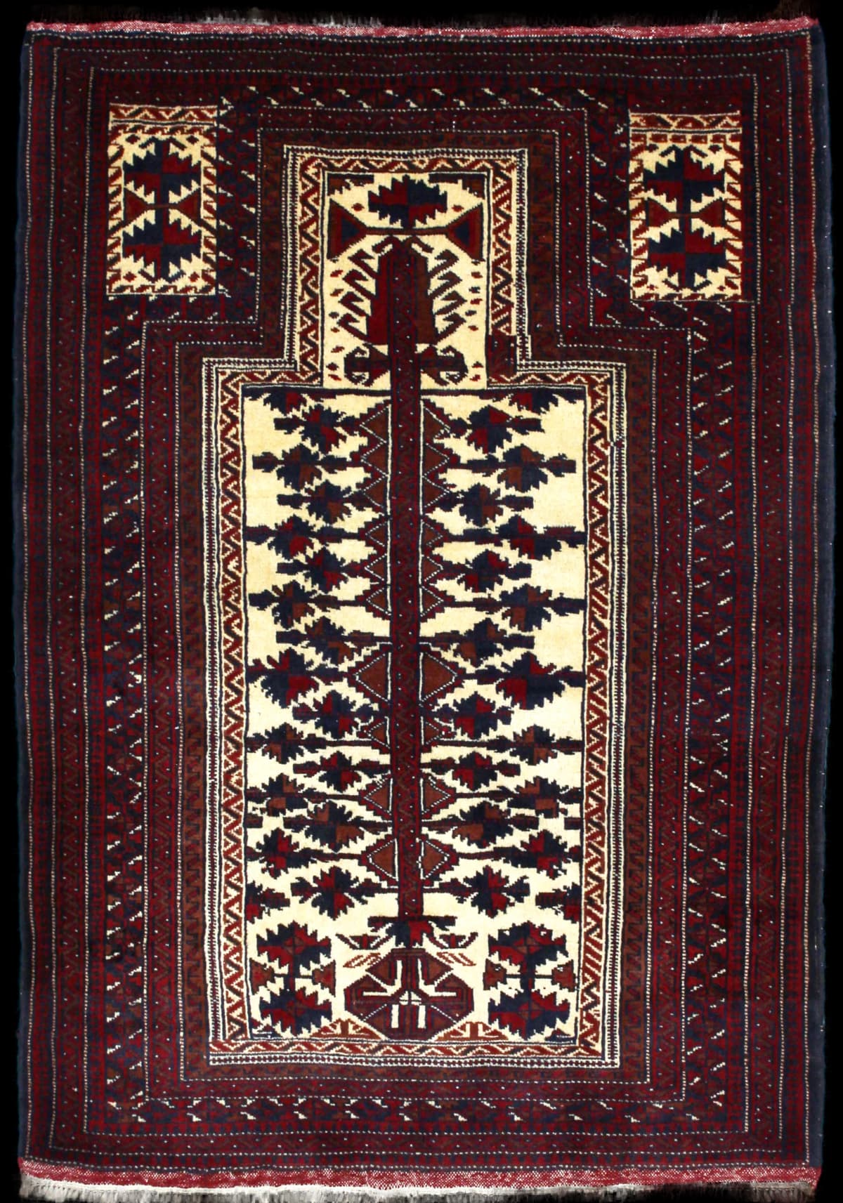 Persian rug of Turkoman style in dimensions 160 centimeters length by 115 centimeters width with mainly red colors