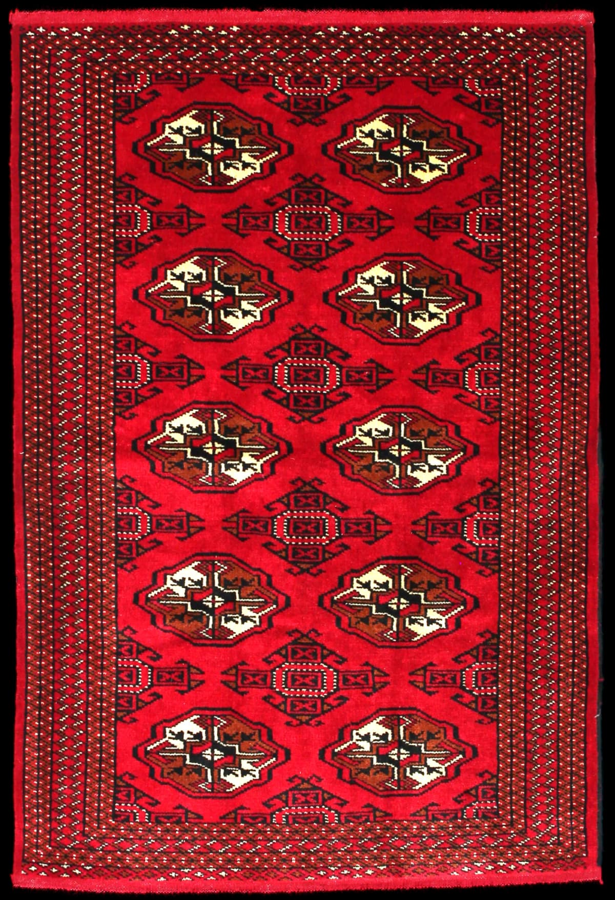 Persian rug of Turkoman style in dimensions 147 centimeters length by 98 centimeters width with mainly red colors