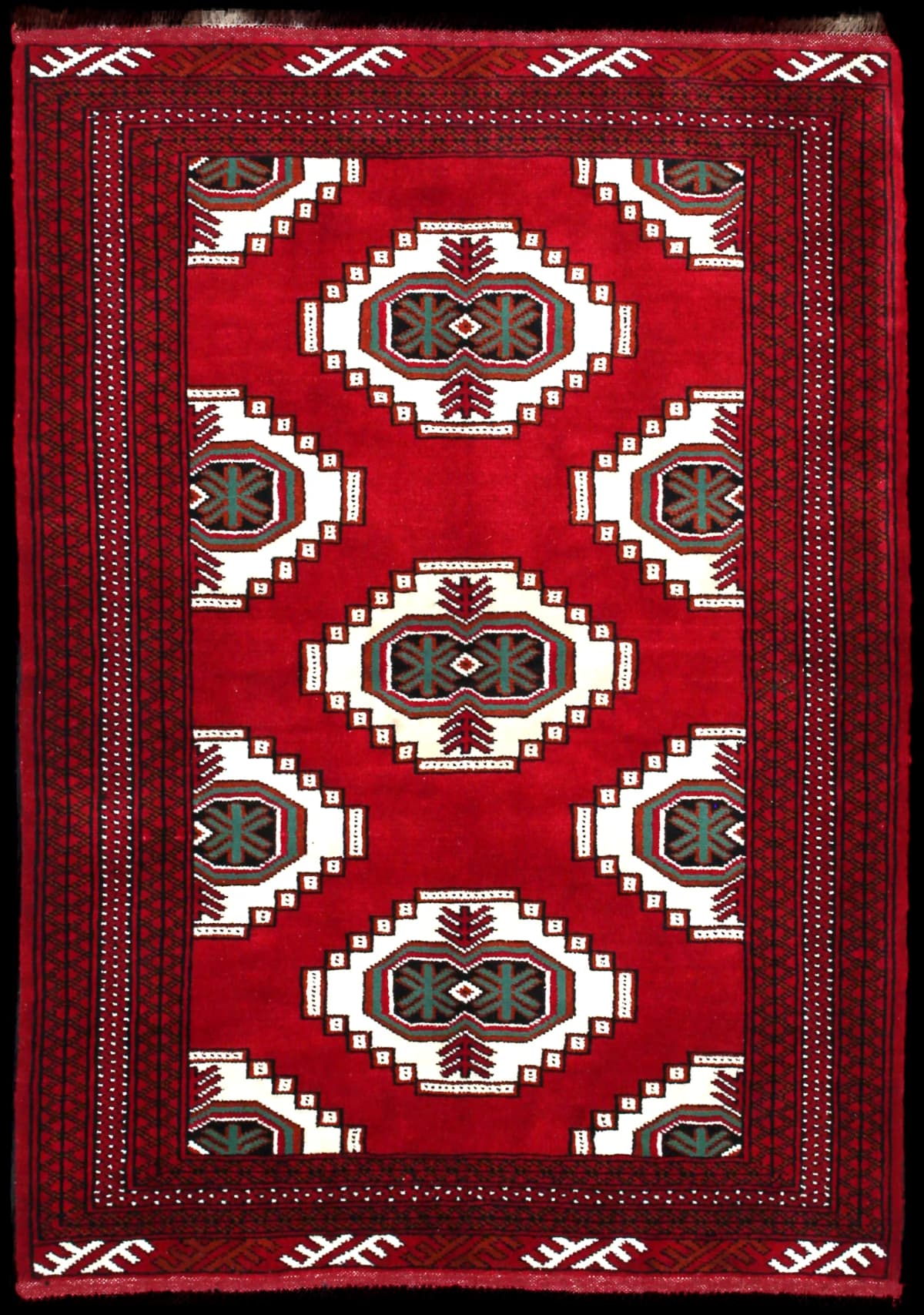 Persian rug of Turkoman style in dimensions 147 centimeters length by 105 centimeters width with mainly red colors