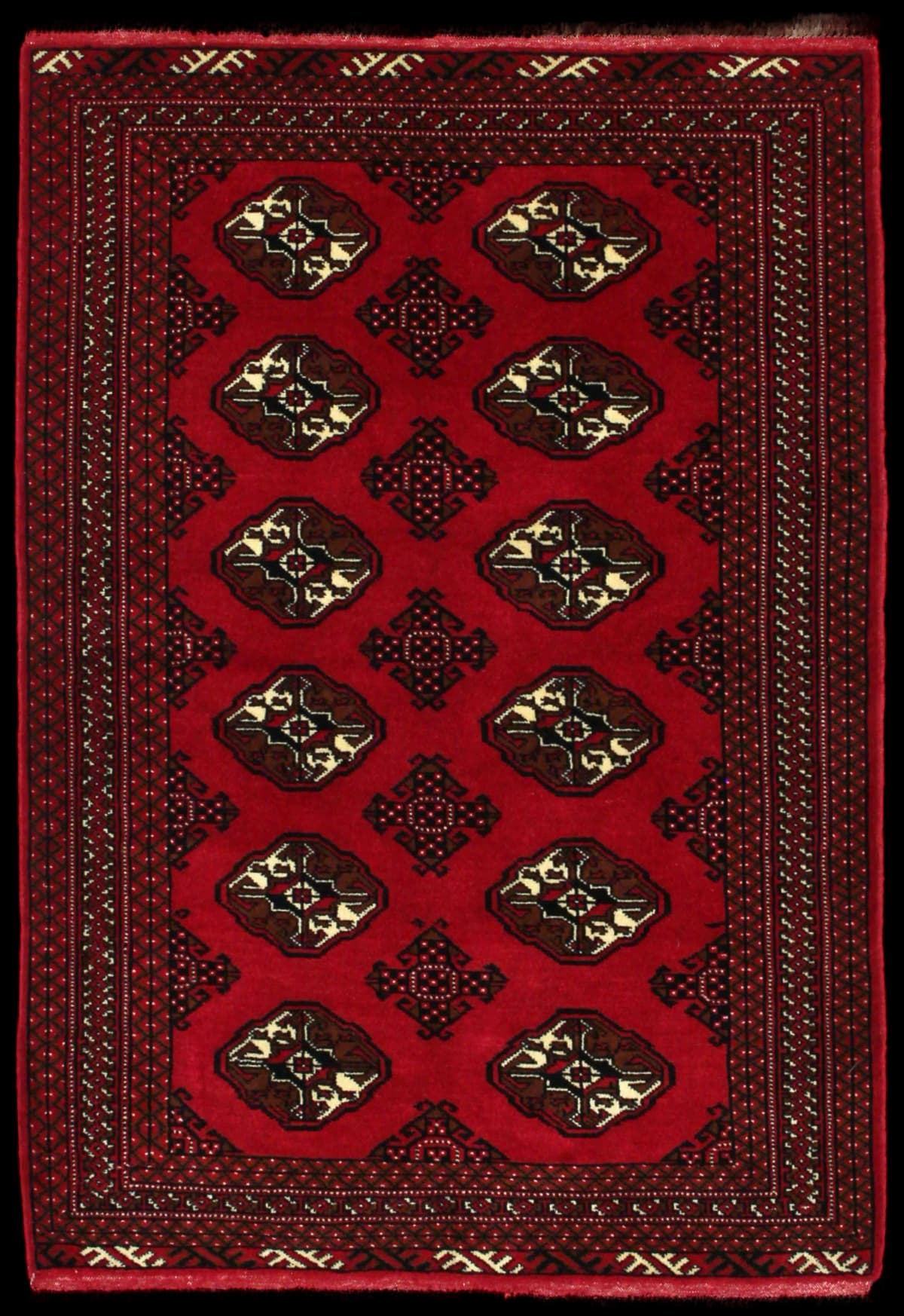 Persian rug of Turkoman style in dimensions 150 centimeters length by 104 centimeters width with mainly red colors