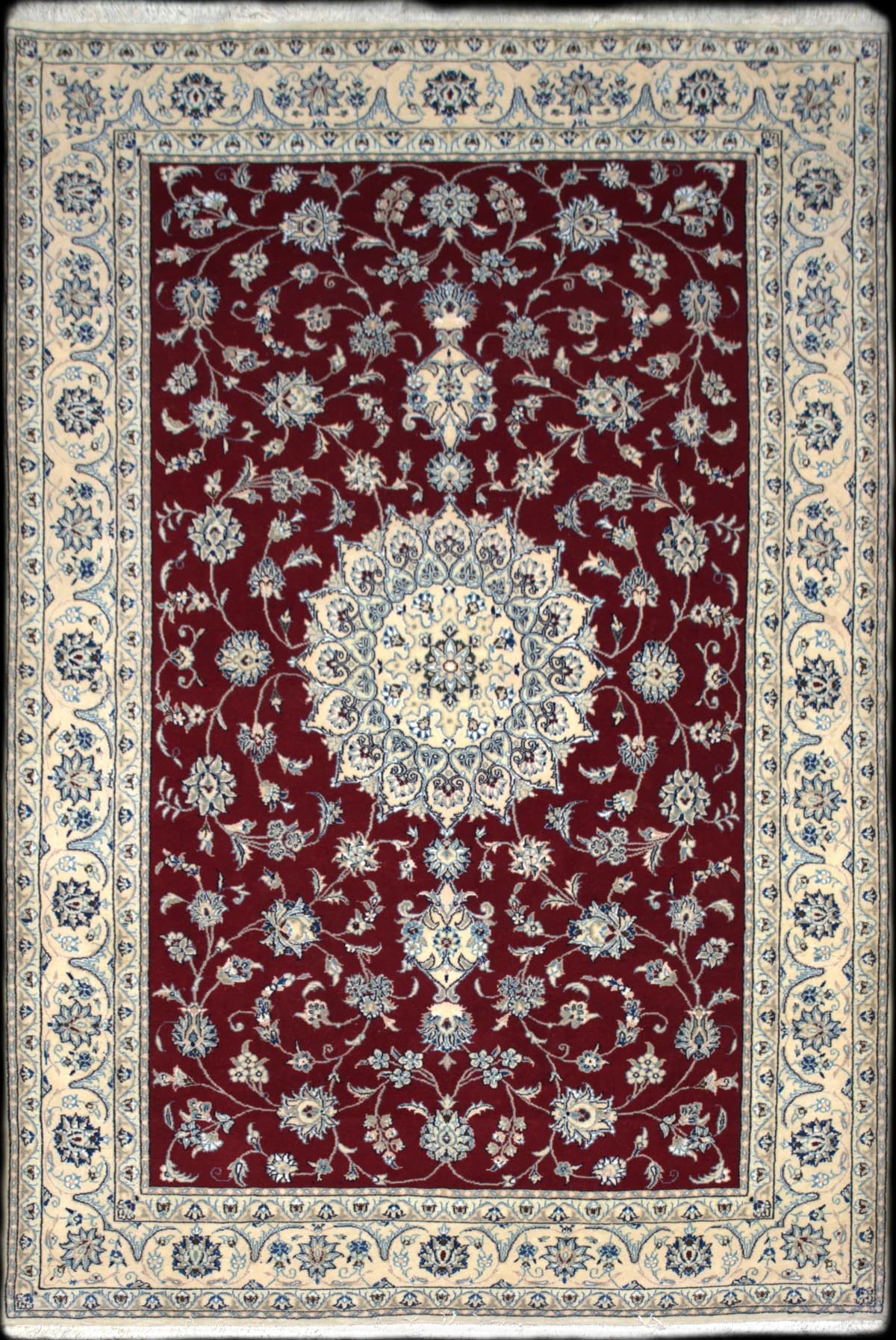 alfombra persa de estilo alfombra floral en dimensiones 293 centímetros de largo por 196 centímetros de ancho