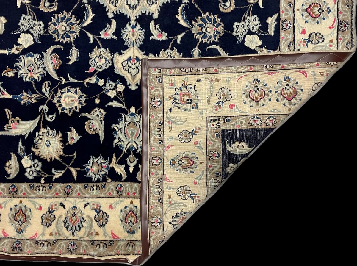 Perserteppich Nain, orientalisch, 168x232 cm, überwiegend in Blau — Gefaltet