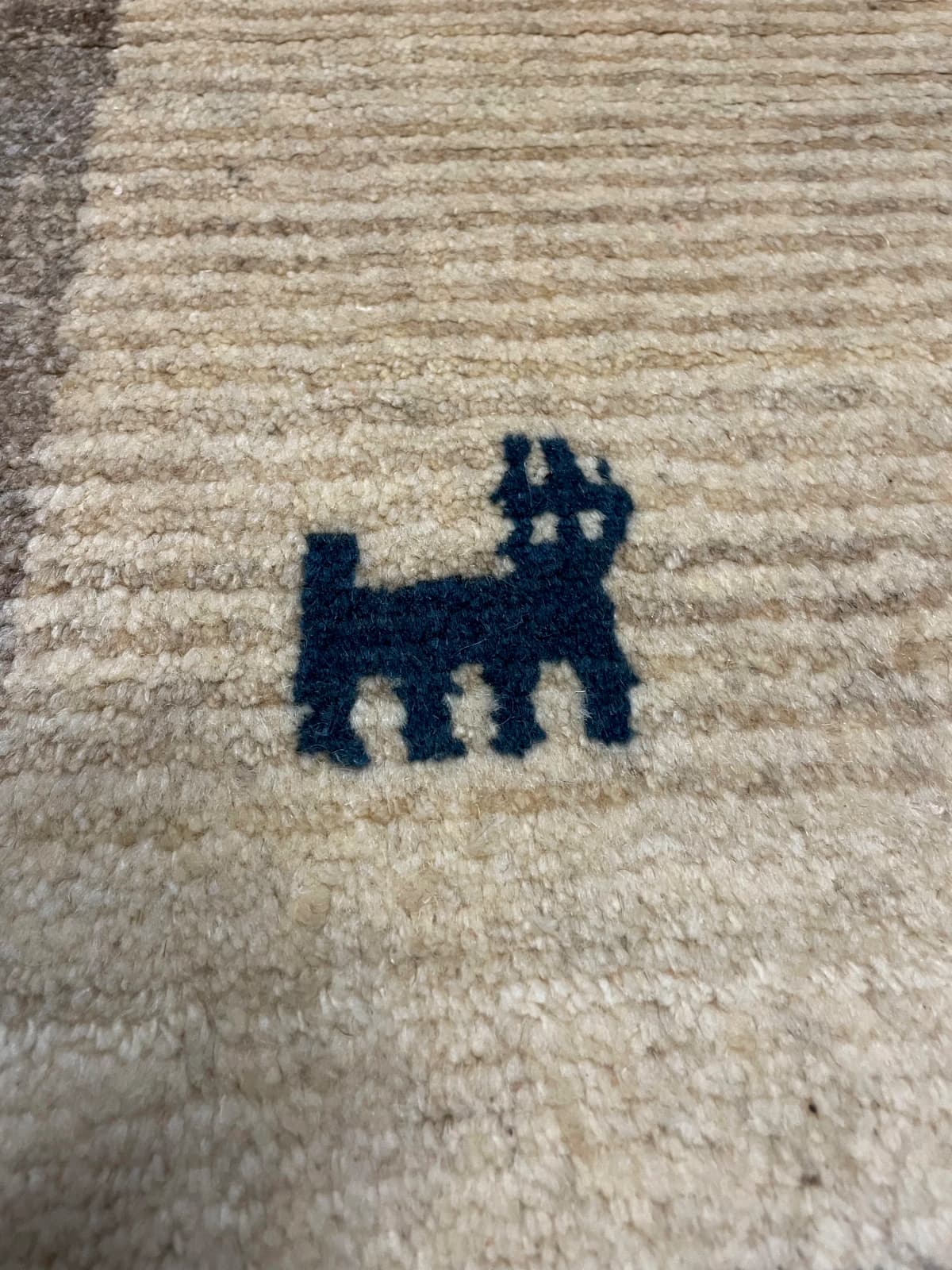 Perserteppich Gabbeh, orientalisch, 102x140 cm, überwiegend in Beige — Nahaufnahme der Textur