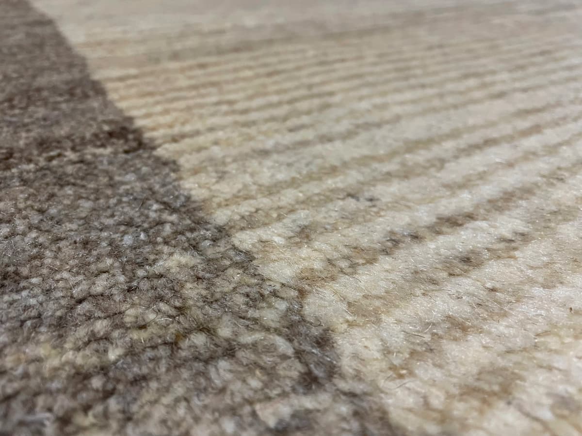 Perserteppich Gabbeh, orientalisch, 102x140 cm, überwiegend in Beige — Nahaufnahme der Textur
