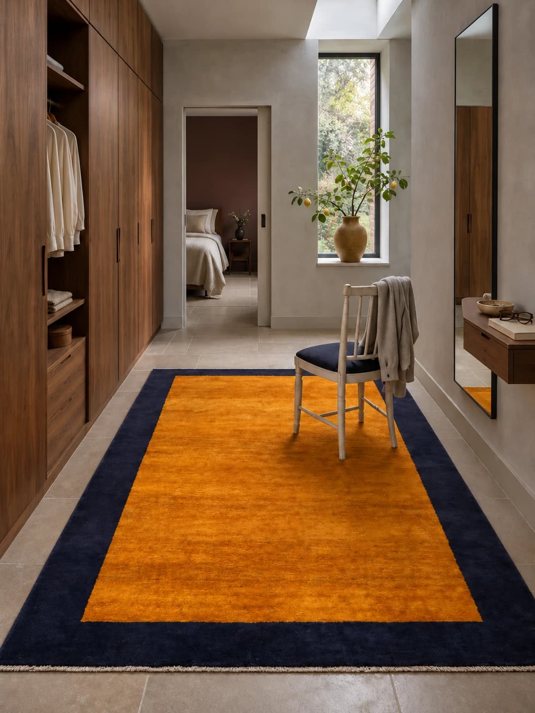 Perserteppich Gabbeh, orientalisch, 164x240 cm, überwiegend in Orange — Im Raum