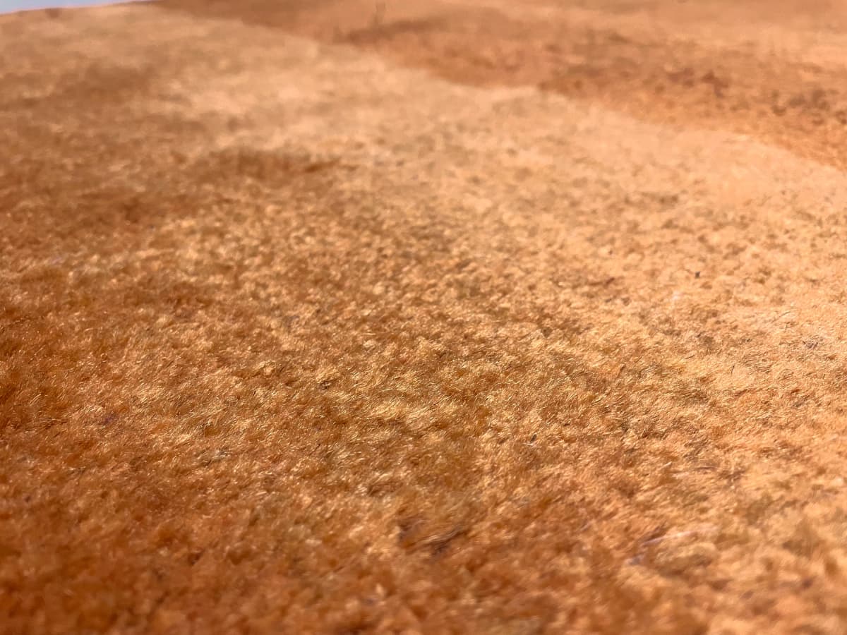 Tapis persan gabbeh, moderne, 106x150 cm, principalement orange — Gros plan de la texture