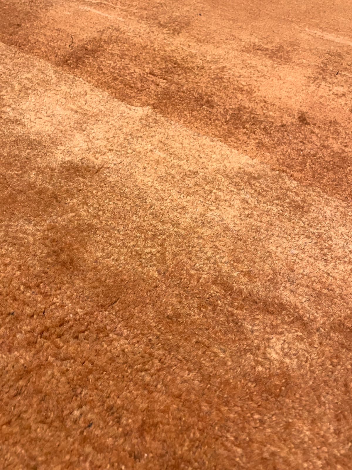 Tapis persan gabbeh, moderne, 106x150 cm, principalement orange — Gros plan de la texture
