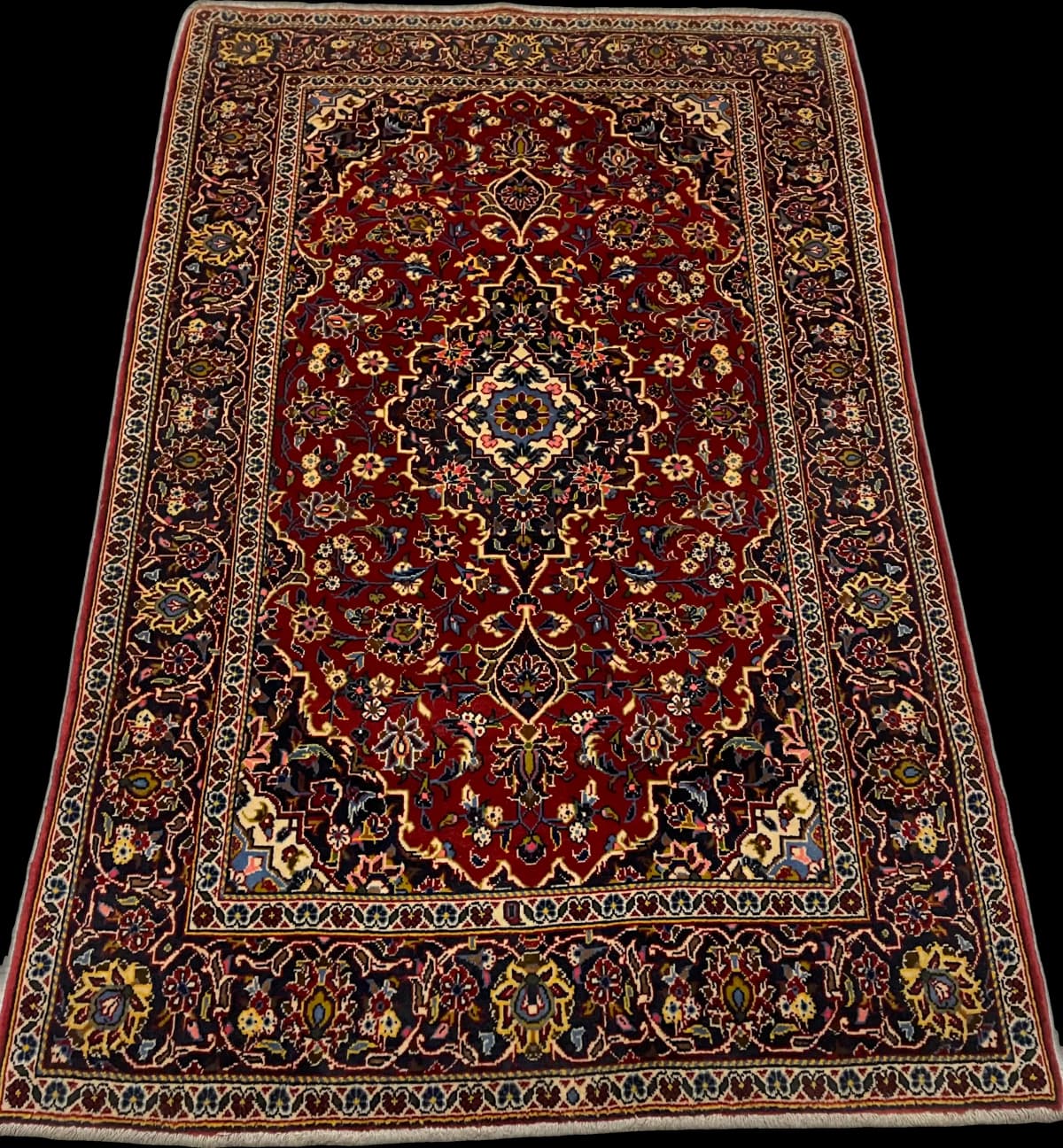 Perserteppich Kashan, orientalisch, 105x164 cm, überwiegend in Rot — Perspektive