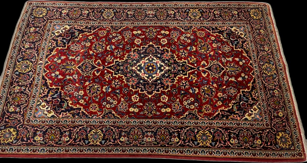 Perserteppich Kashan, orientalisch, 105x164 cm, überwiegend in Rot — Perspektive