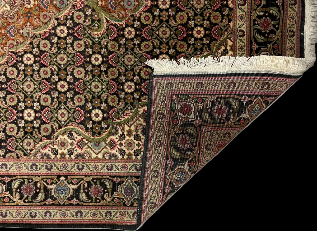 Perserteppich Khoy, orientalisch, 100x150 cm, überwiegend in Braun und Schwarz — Gefaltet