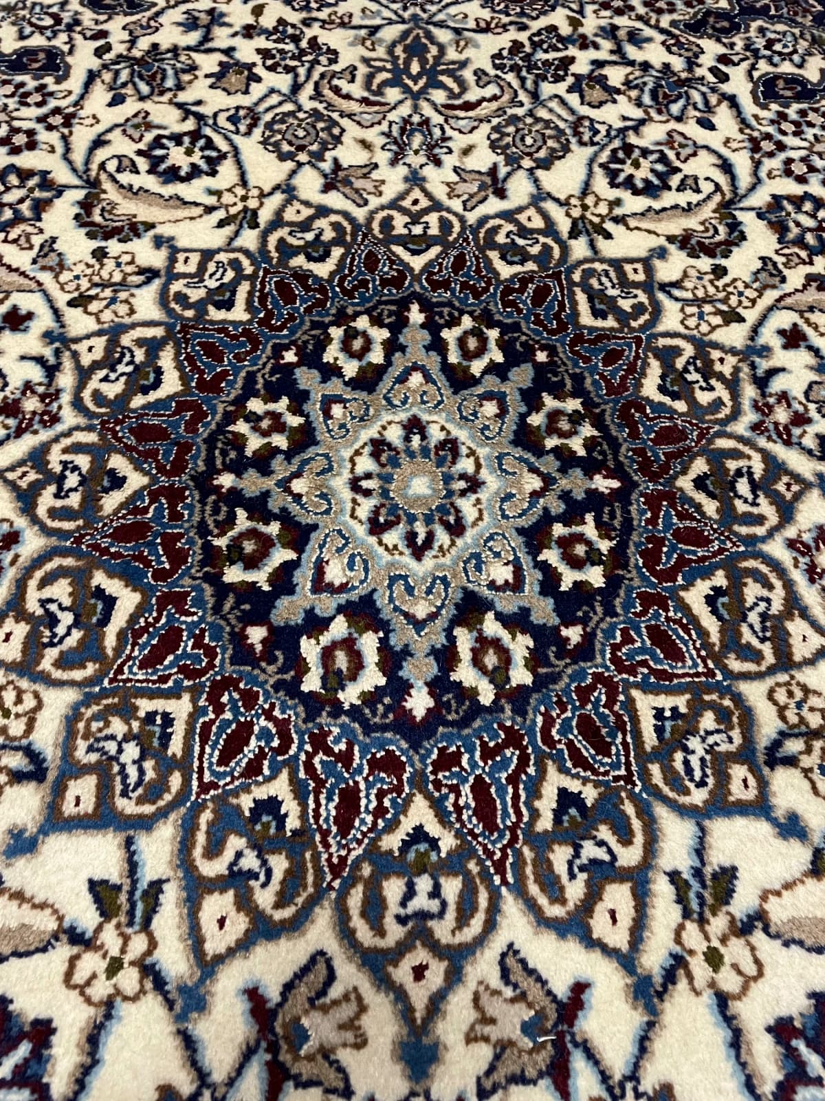 Tapis persan Nain, oriental, 122x202 cm, principalement bleu et blanc — Perspective