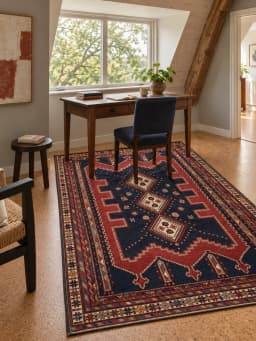 Perzisch tapijt, 180x310 cm, overwegend blauw en rood — In een kamer