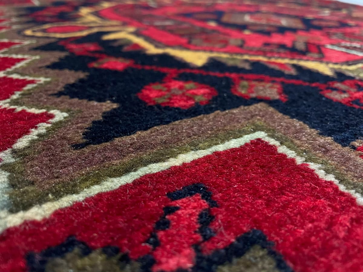 Perserteppich Nahavand, orientalisch, 115x155 cm, überwiegend in Rot — Nahaufnahme der Textur