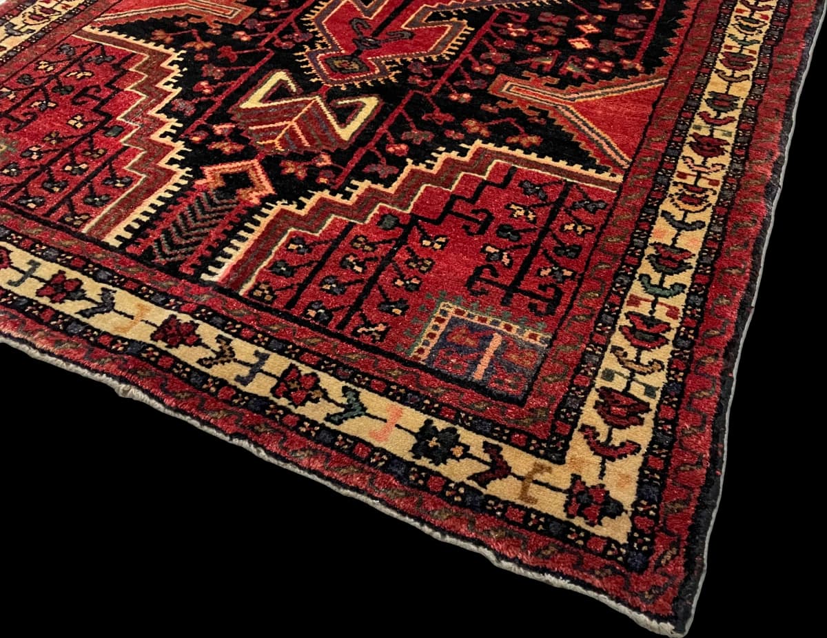 Tapis persan Hamadan, oriental, 103x170 cm, principalement rouge et bleu — Coin et bordure