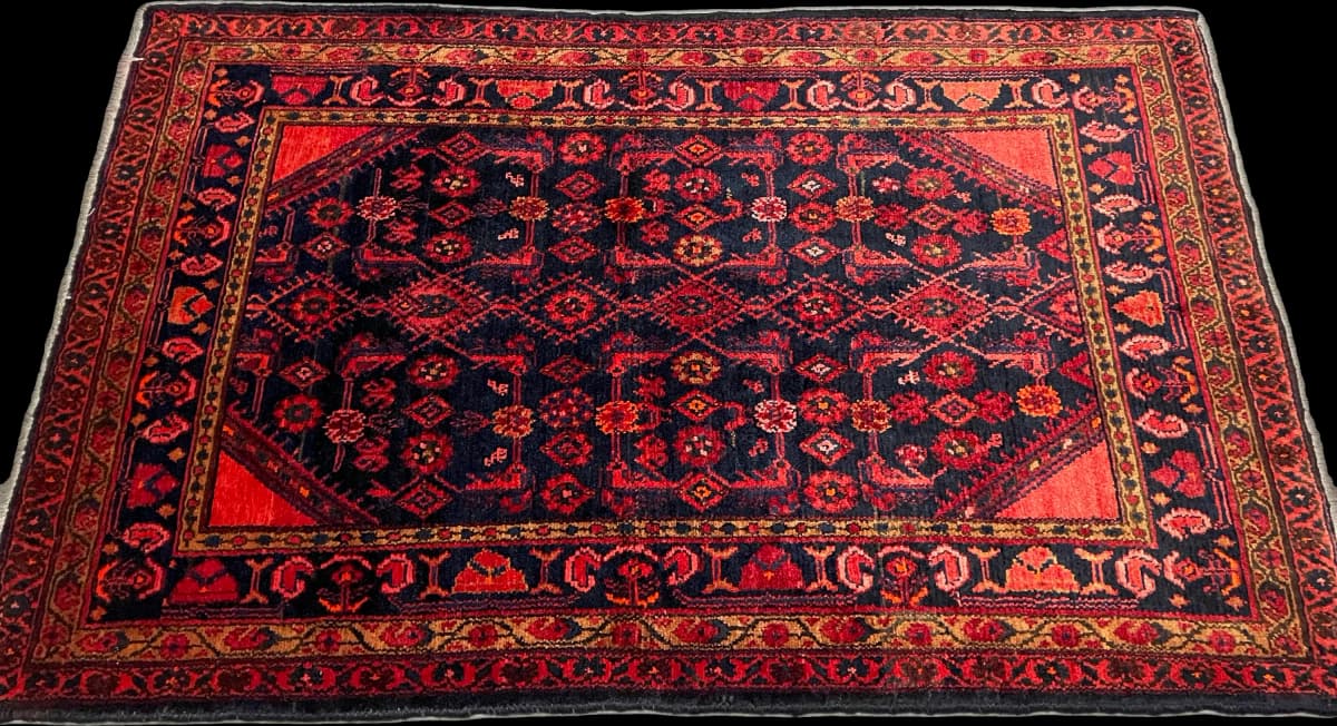 Perserteppich Turkmene, orientalisch, 106x164 cm, überwiegend in Rot und Schwarz — Perspektive