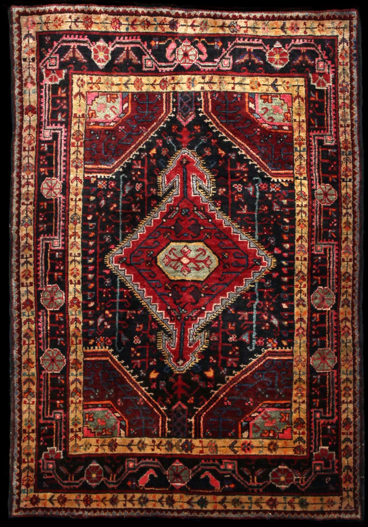 Persian rug of Sirjan style in dimensions 160 centimeters length by 113 centimeters width with mainly red and beige colors