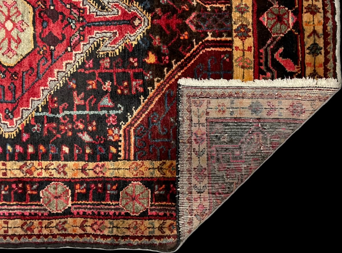 Perserteppich Sirjan, orientalisch, 113x160 cm, überwiegend in Rot — Gefaltet