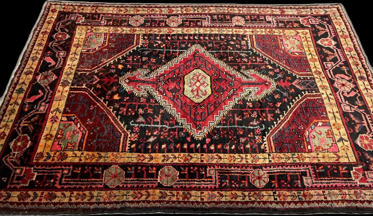 Perserteppich Sirjan, orientalisch, 113x160 cm, überwiegend in Rot — Perspektive