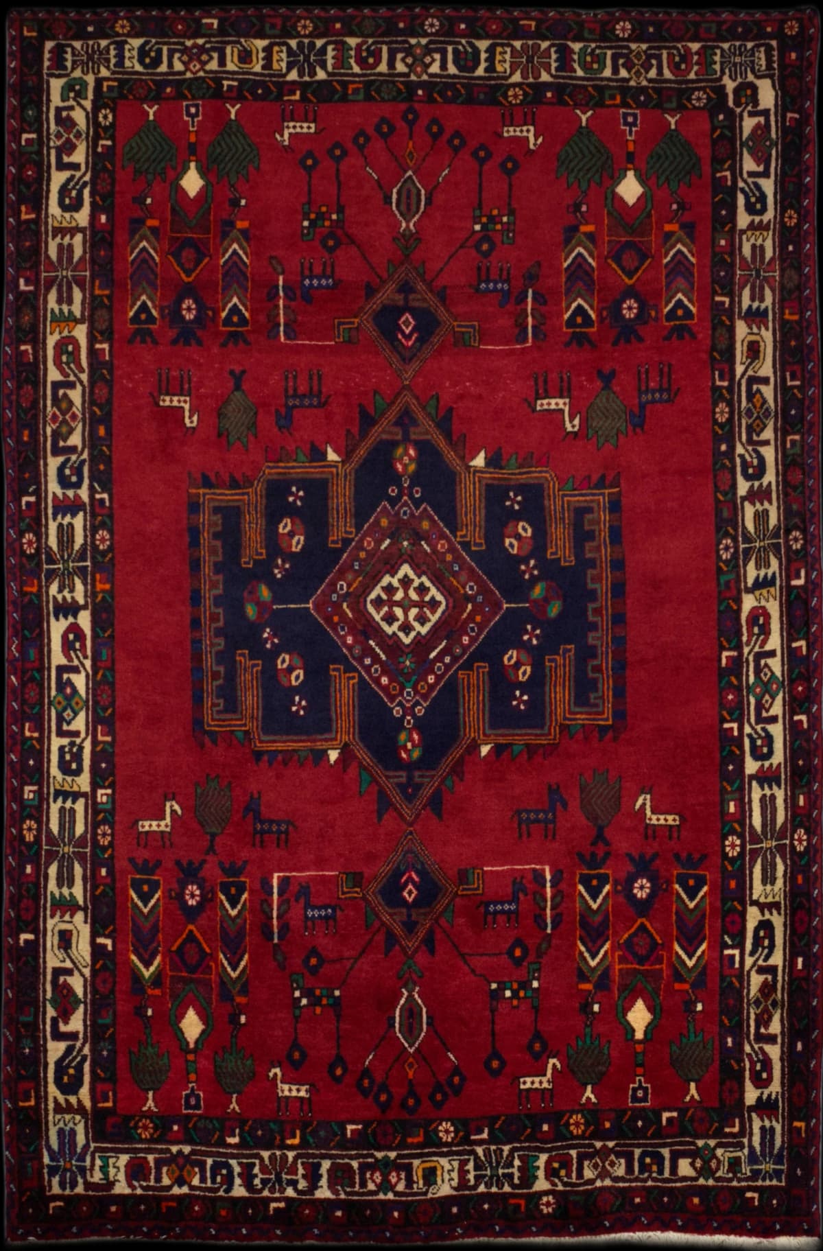 alfombra persa de estilo alfombra oriental en dimensiones 243 centímetros de largo por 160 centímetros de ancho con colores principalmente rojo