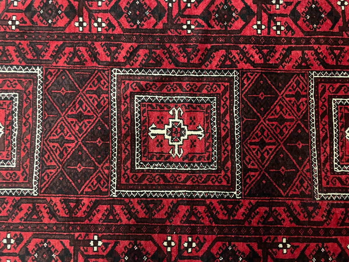 Perserteppich Belutsch, orientalisch, 107x208 cm, überwiegend in Rot — Nahaufnahme der Textur