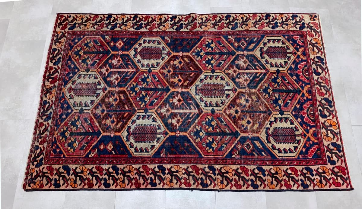 Perserteppich, orientalisch, 123x200 cm, überwiegend in Rot — Perspektive
