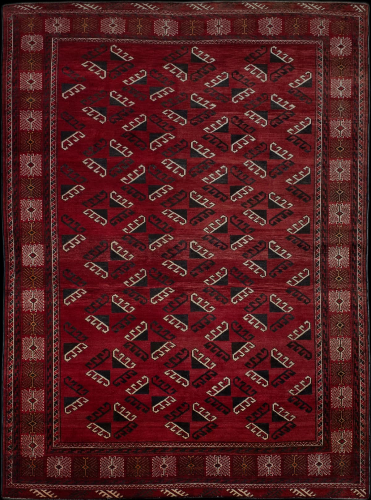 Persian rug in dimensions 286 centimeters length by 190 centimeters width with mainly red colors