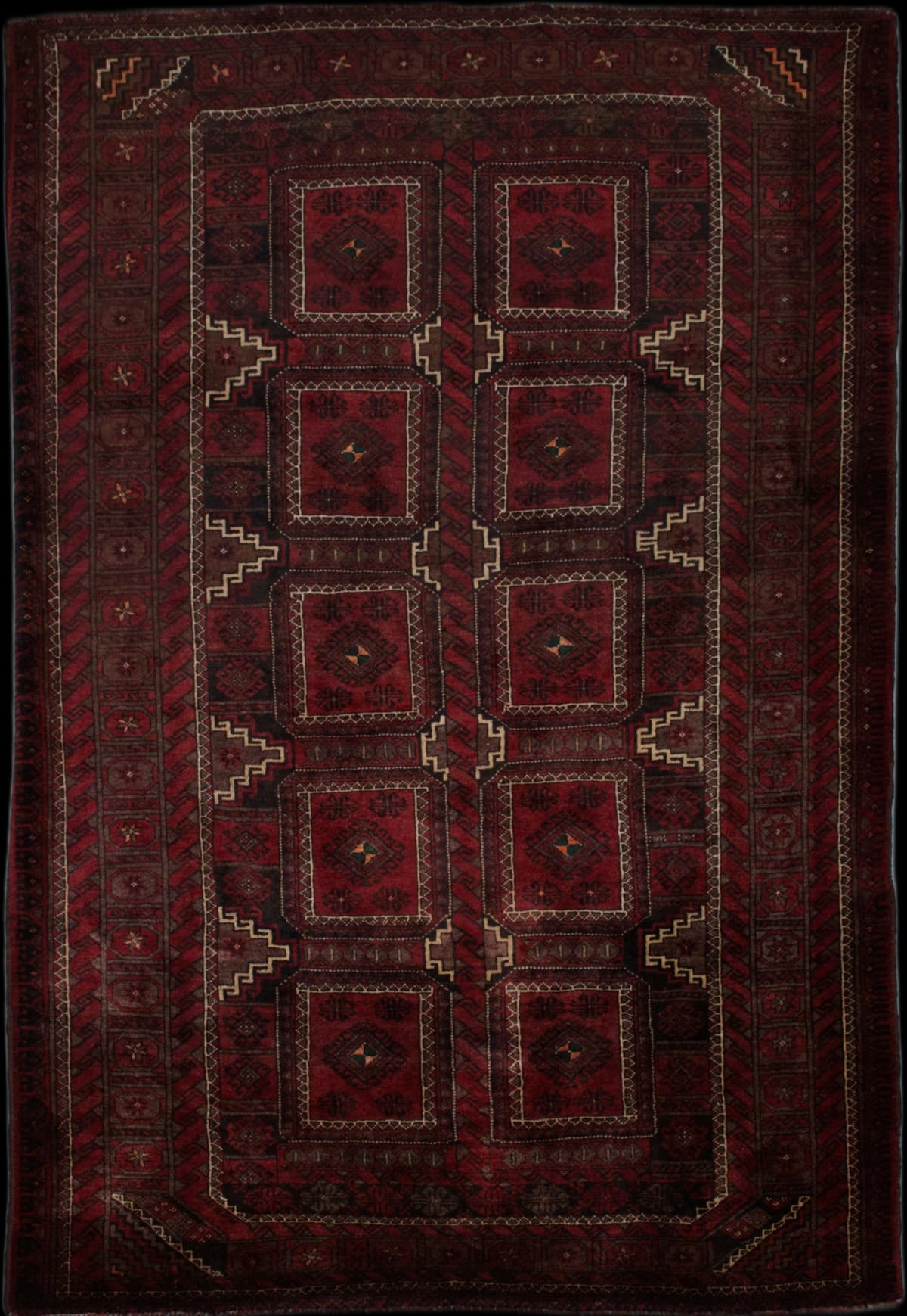 Persian rug in dimensions 270 centimeters length by 173 centimeters width with mainly red colors