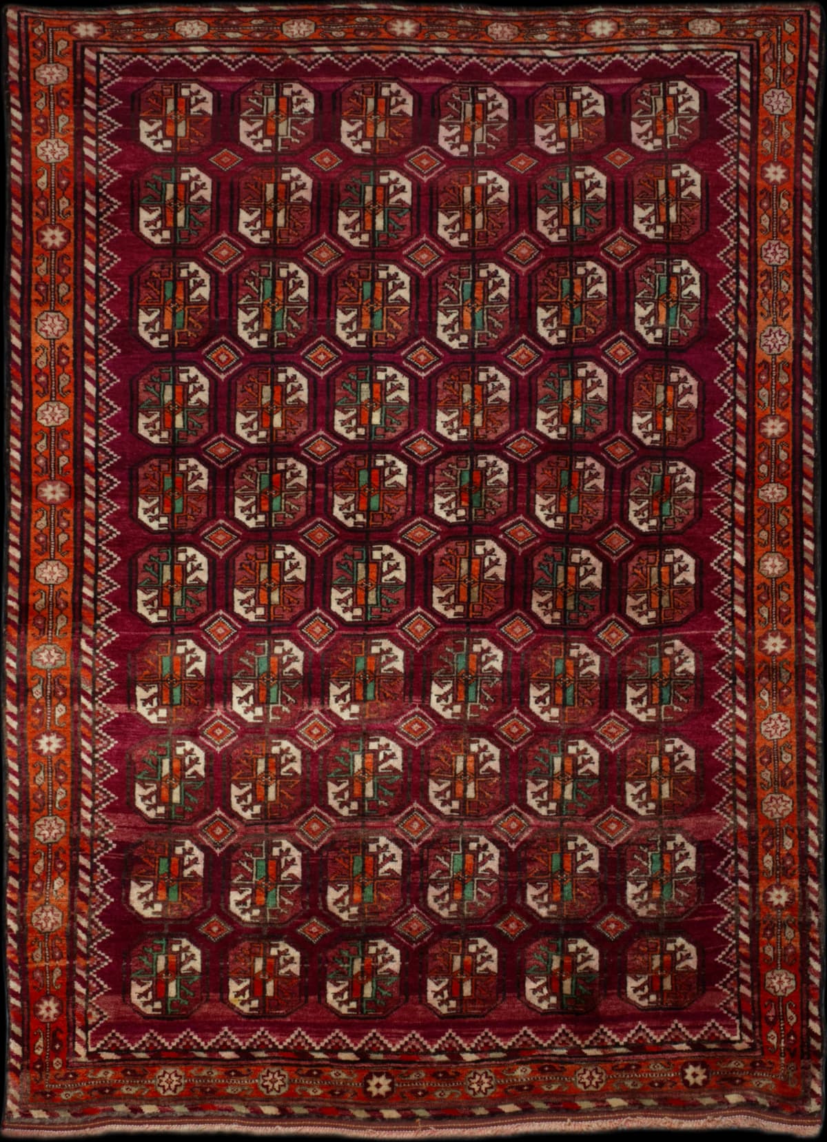 Persian rug in dimensions 280 centimeters length by 190 centimeters width with mainly red colors