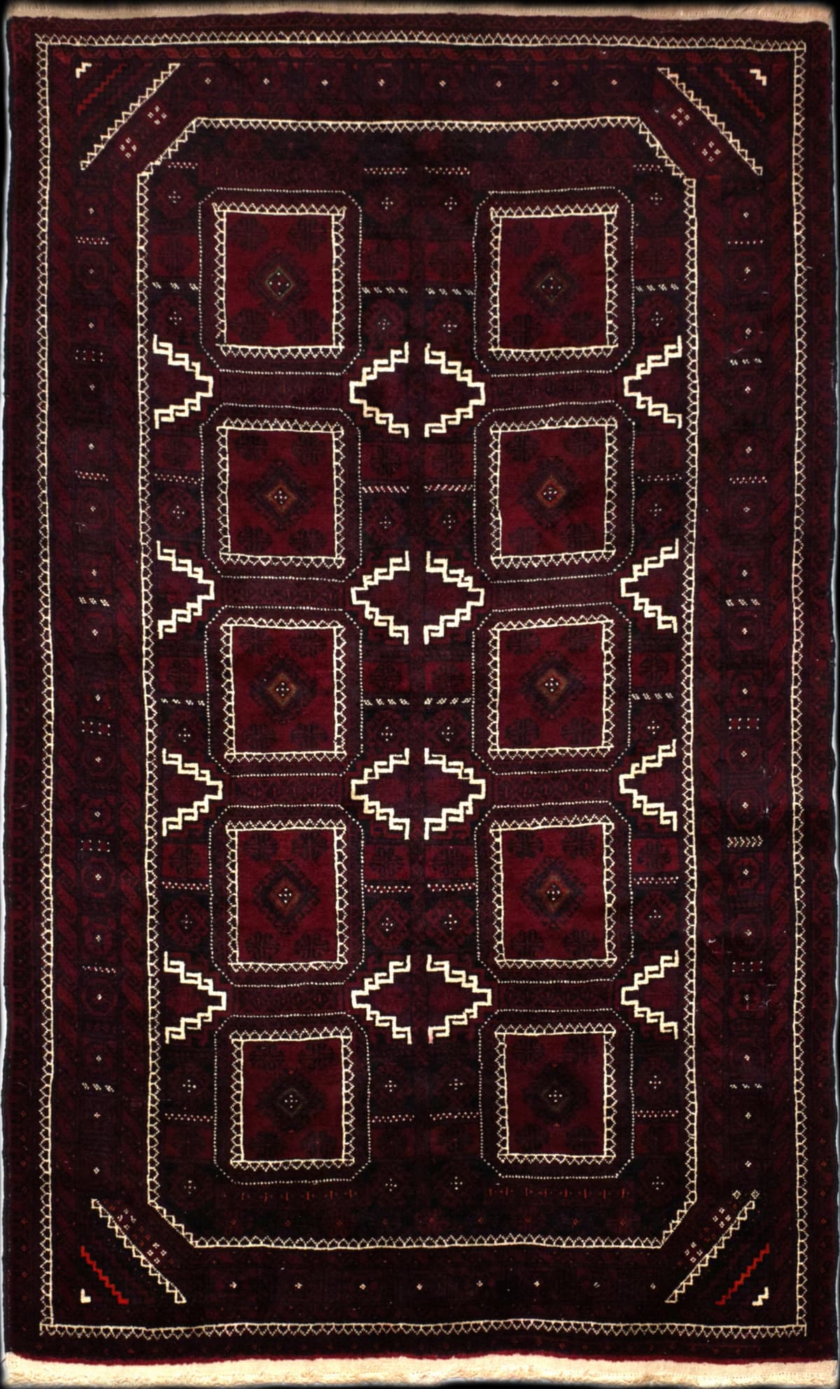 Persian rug in dimensions 279 centimeters length by 160 centimeters width with mainly red colors