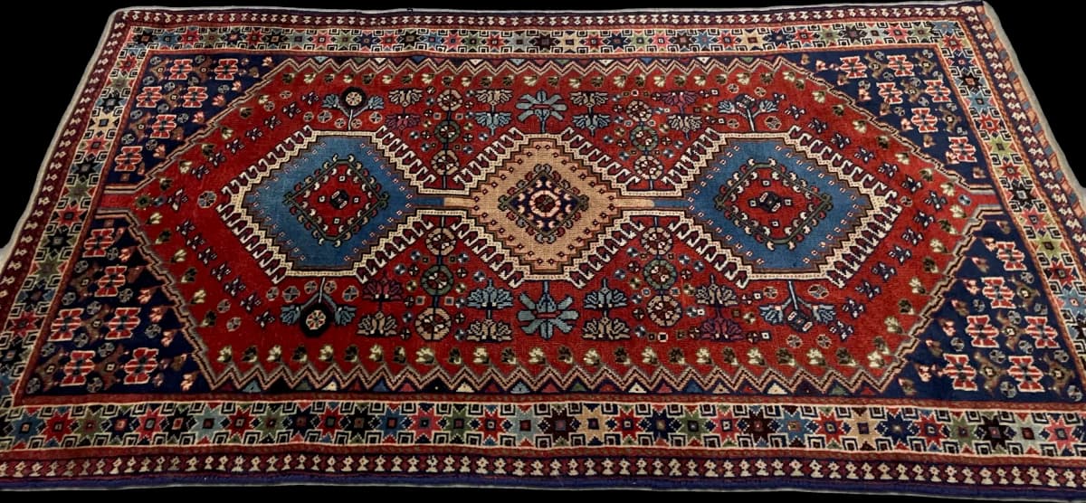 Perserteppich Bakhtiari, geometrisch, 85x148 cm, überwiegend in Blau und Orange — Perspektive