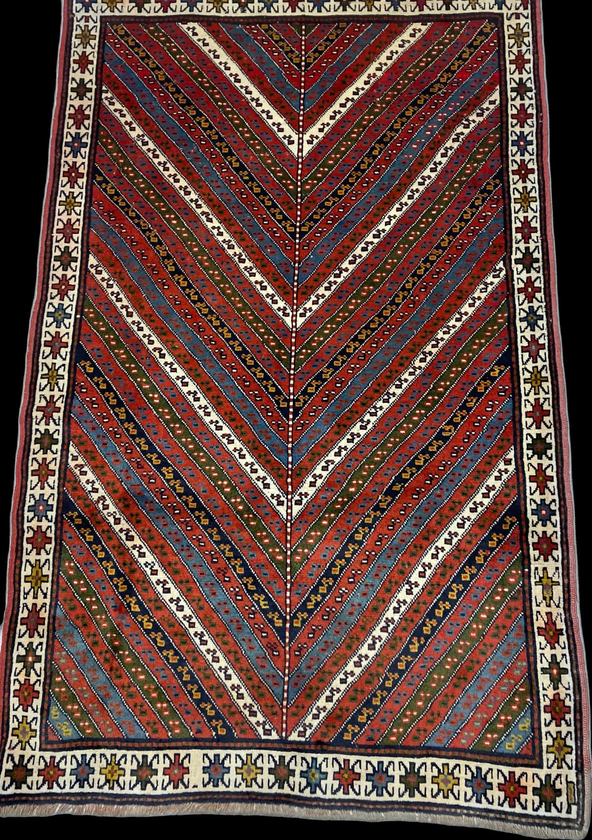 Tapis persan Quchan, oriental, 123x200 cm, principalement rouge — Perspective
