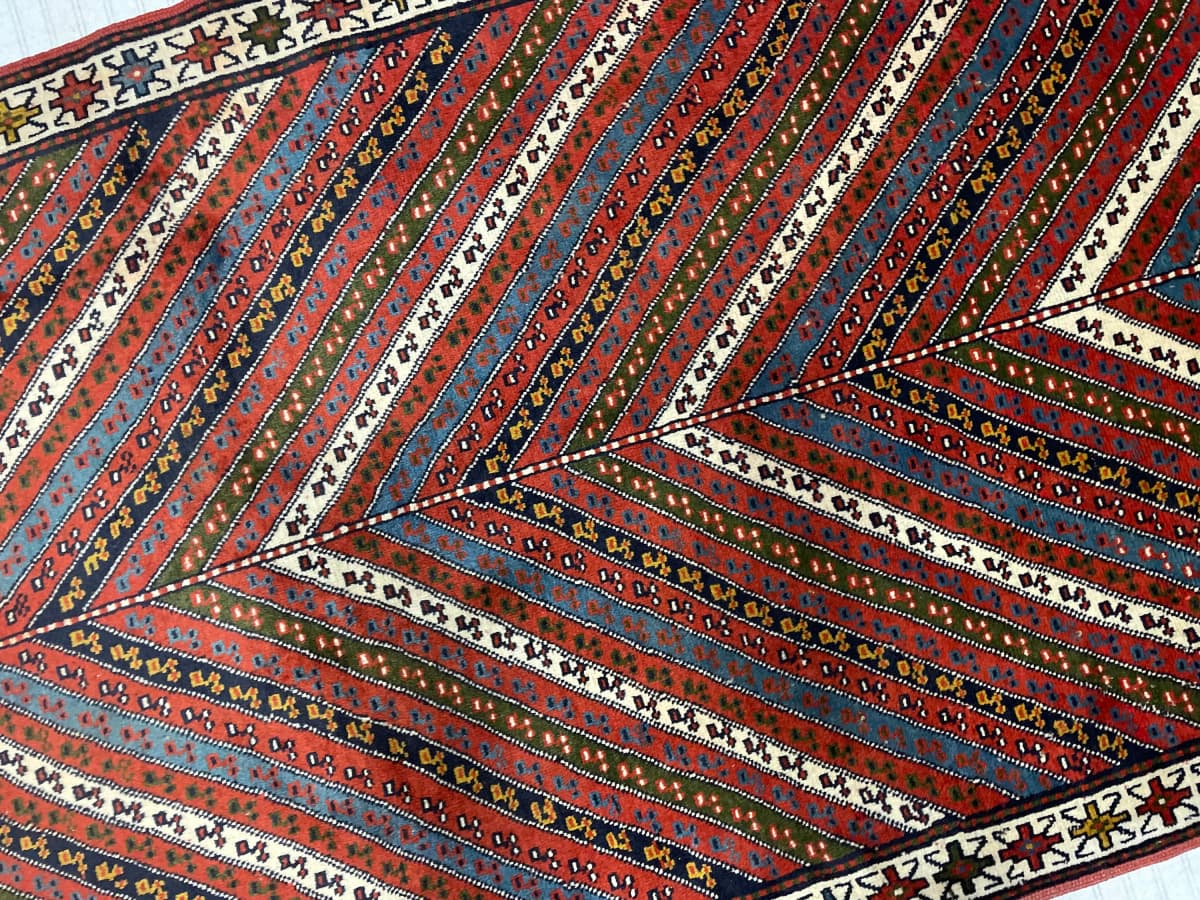 Tapis persan Quchan, oriental, 123x200 cm, principalement rouge — Perspective