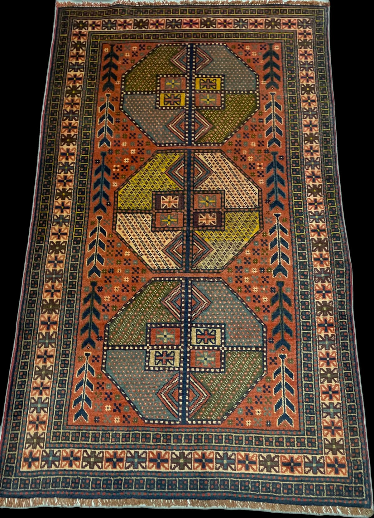 Perserteppich Belutsch, orientalisch, 112x188 cm, überwiegend in Rot — Perspektive