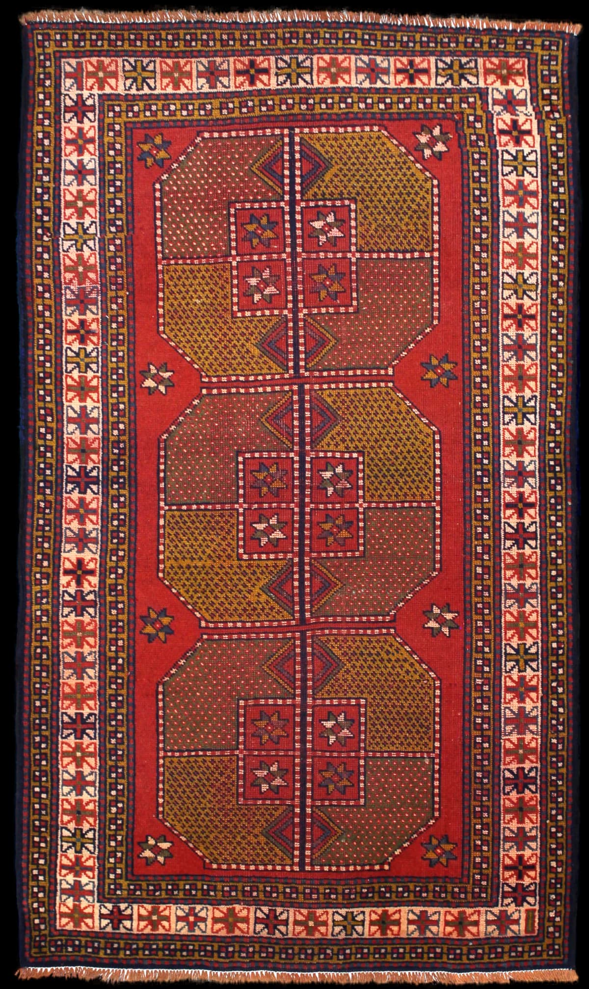 alfombra persa de estilo baluch en dimensiones 187 centímetros de largo por 110 centímetros de ancho con colores principalmente rojo