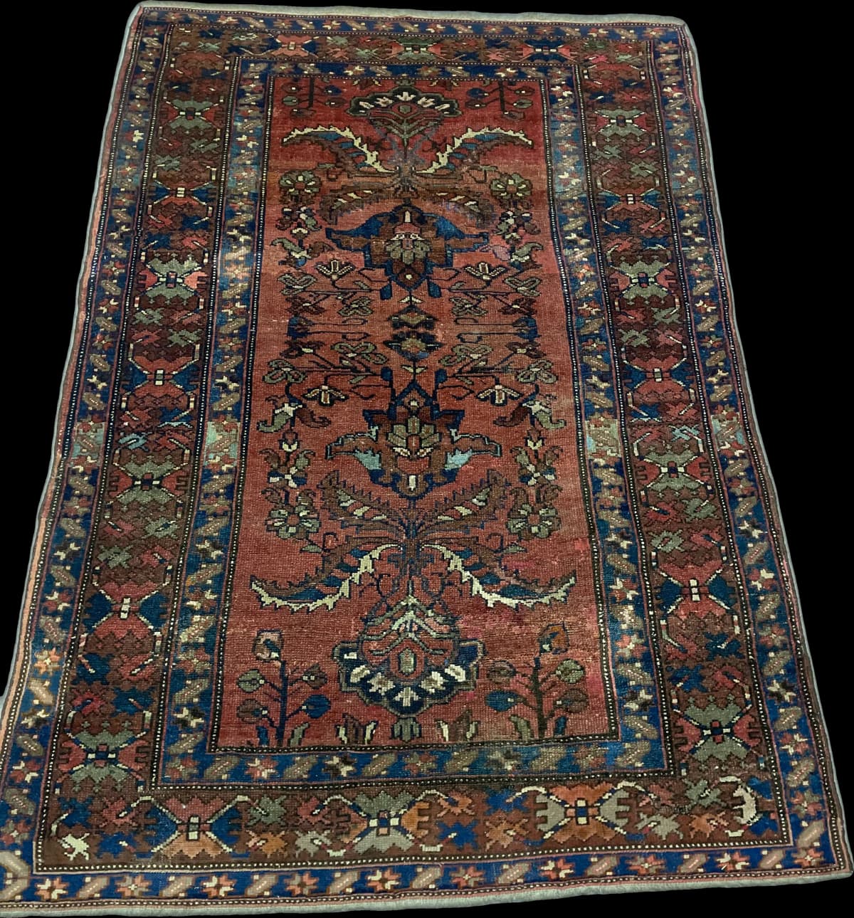 Perserteppich Bakhtiari, orientalisch, 137x200 cm, überwiegend in Rot — Perspektive
