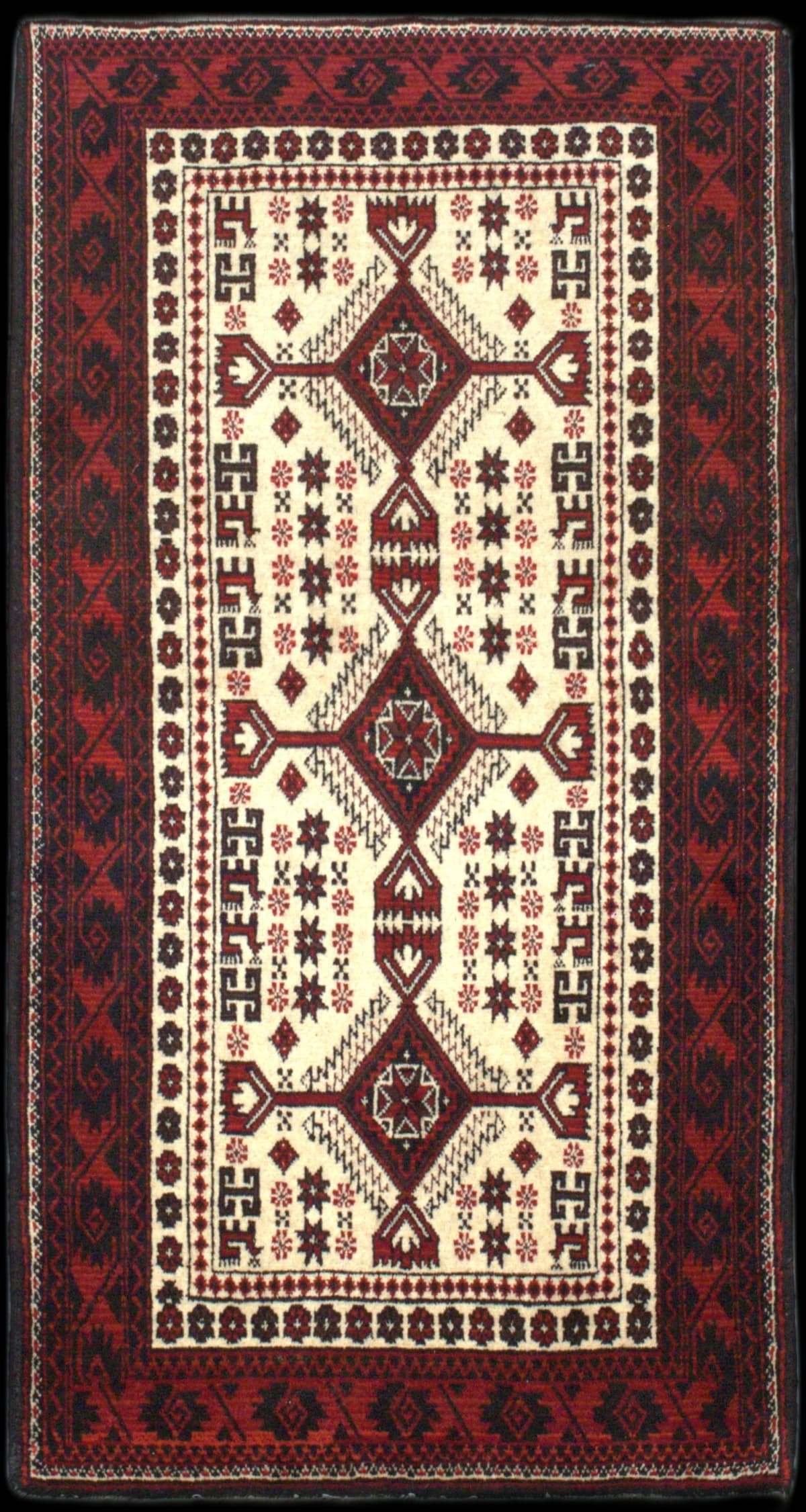 persischer Teppich in den Maßen 182 Zentimeter Länge mal 97 Zentimeter Breite mit überwiegend beige und rot Farben