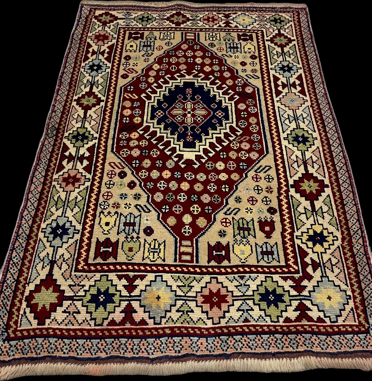 Perserteppich Belutsch, orientalisch, 103x145 cm, überwiegend in Beige und Rot — Perspektive