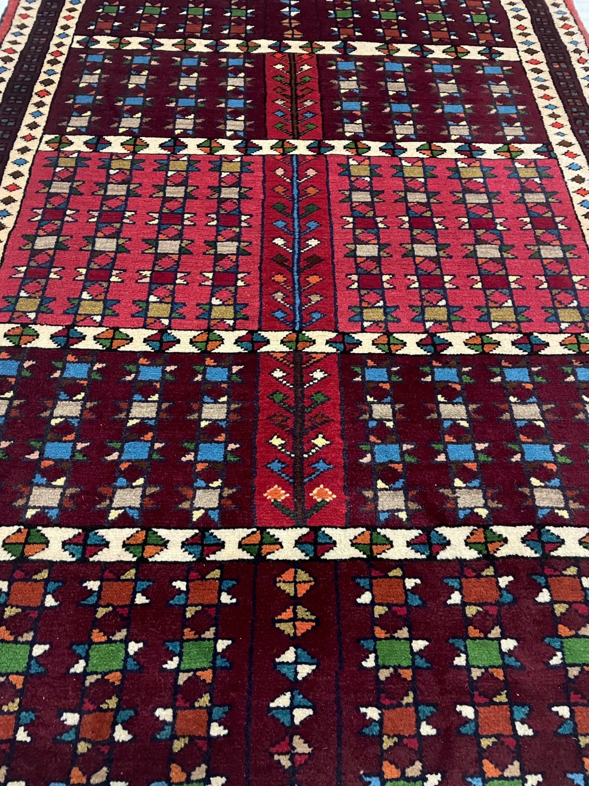 Tapis persan Quchan, oriental, 118x171 cm, principalement rouge et marron — Perspective