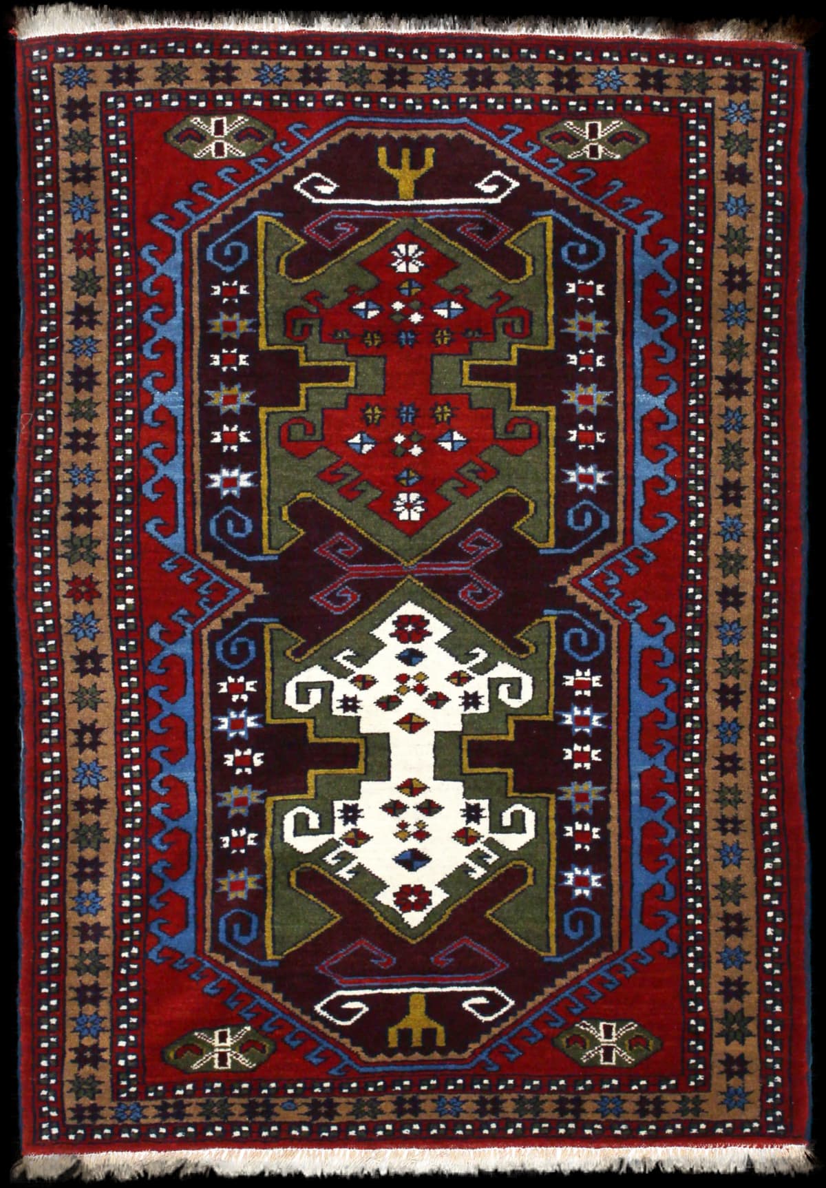 Persian rug of Quchan style in dimensions 172 centimeters length by 117 centimeters width with mainly red and green colors
