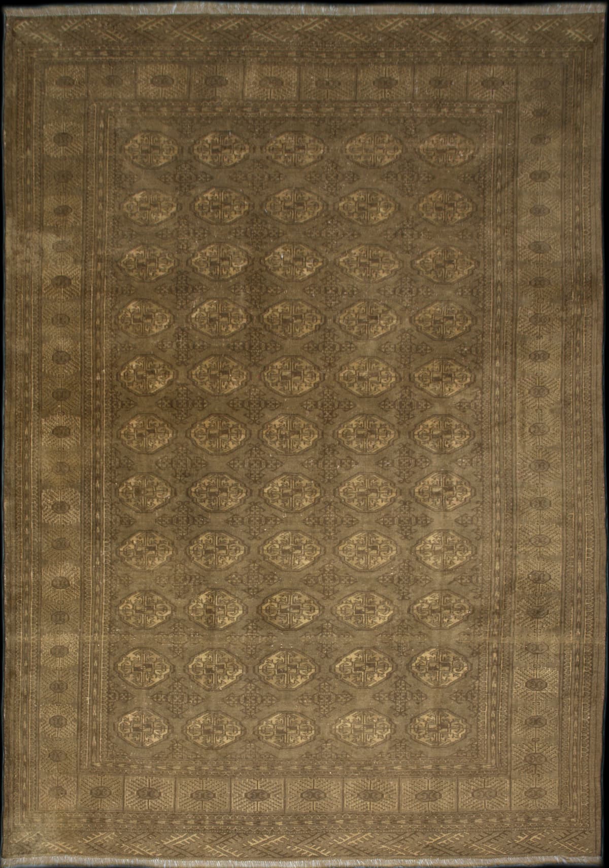 Persian rug in dimensions 322 centimeters length by 250 centimeters width