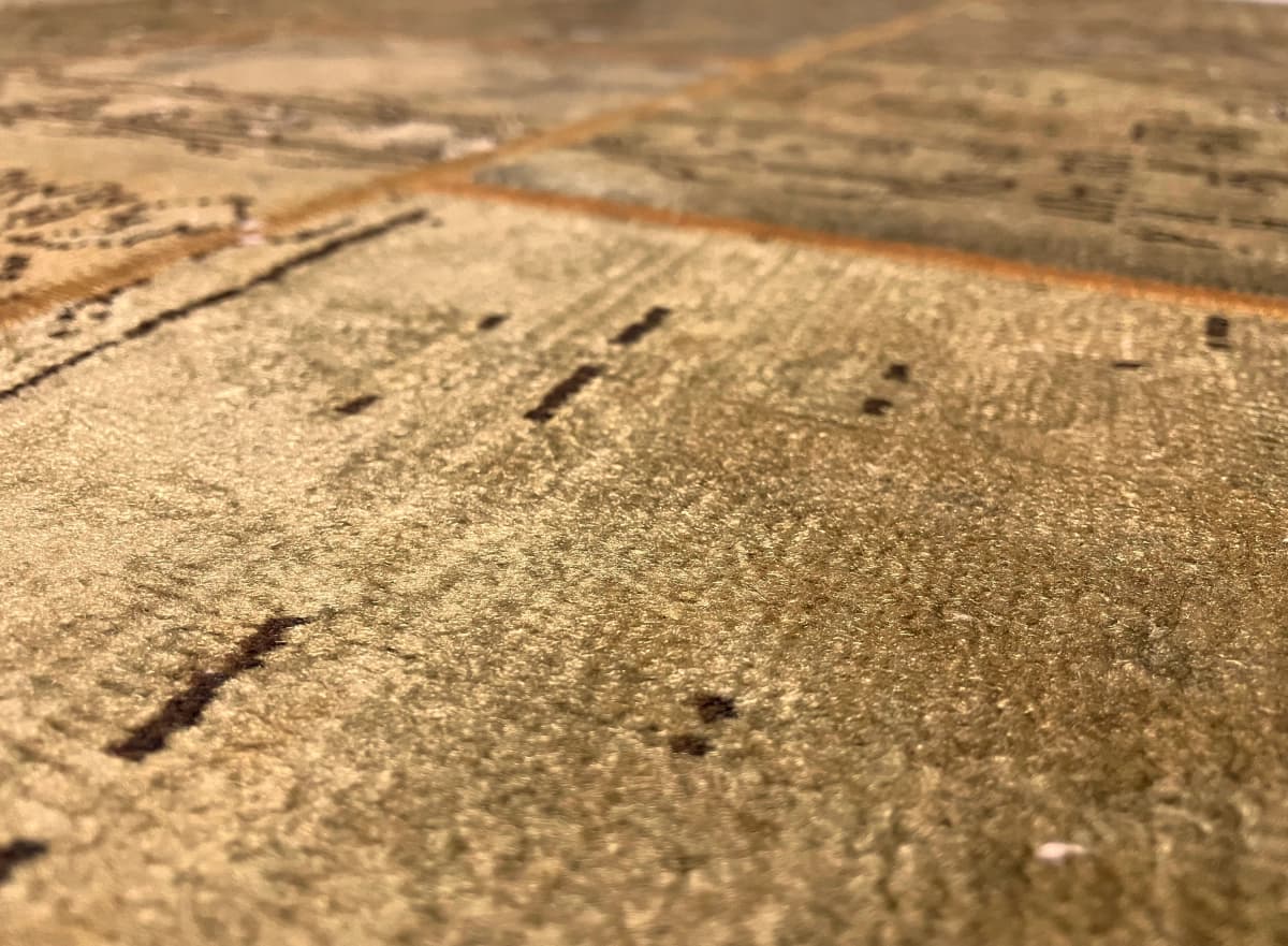 Persischer Patchwork-Teppich Rey, 150x210 cm, überwiegend in Grün — Nahaufnahme der Textur