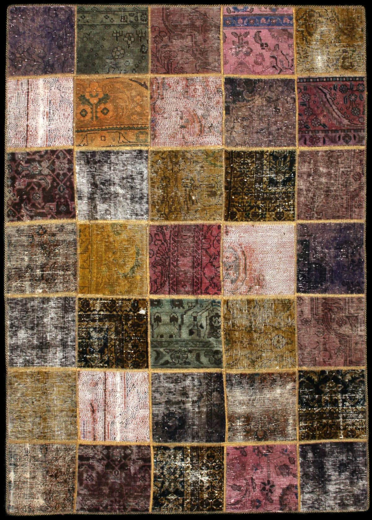 alfombra persa de estilo patchwork en dimensiones 211 centímetros de largo por 151 centímetros de ancho con colores principalmente colorido