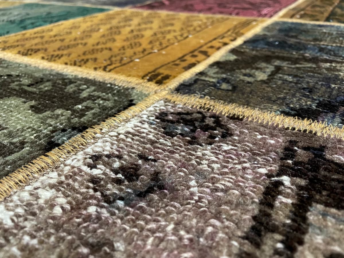 Tapis patchwork persan Rey, 152x212 cm, multicolore — Gros plan de la texture