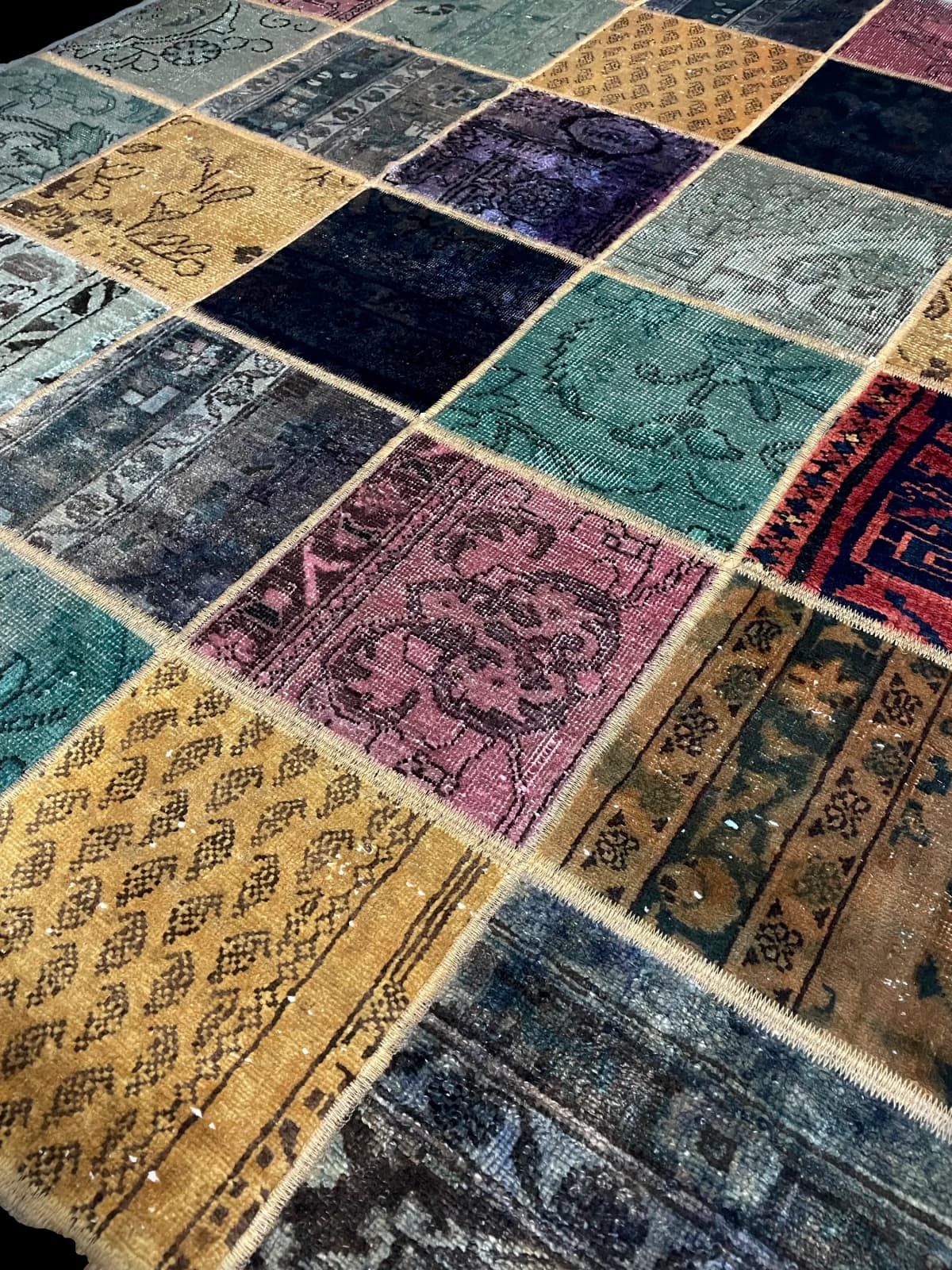 Tapis patchwork persan Rey, 152x212 cm, multicolore — Perspective