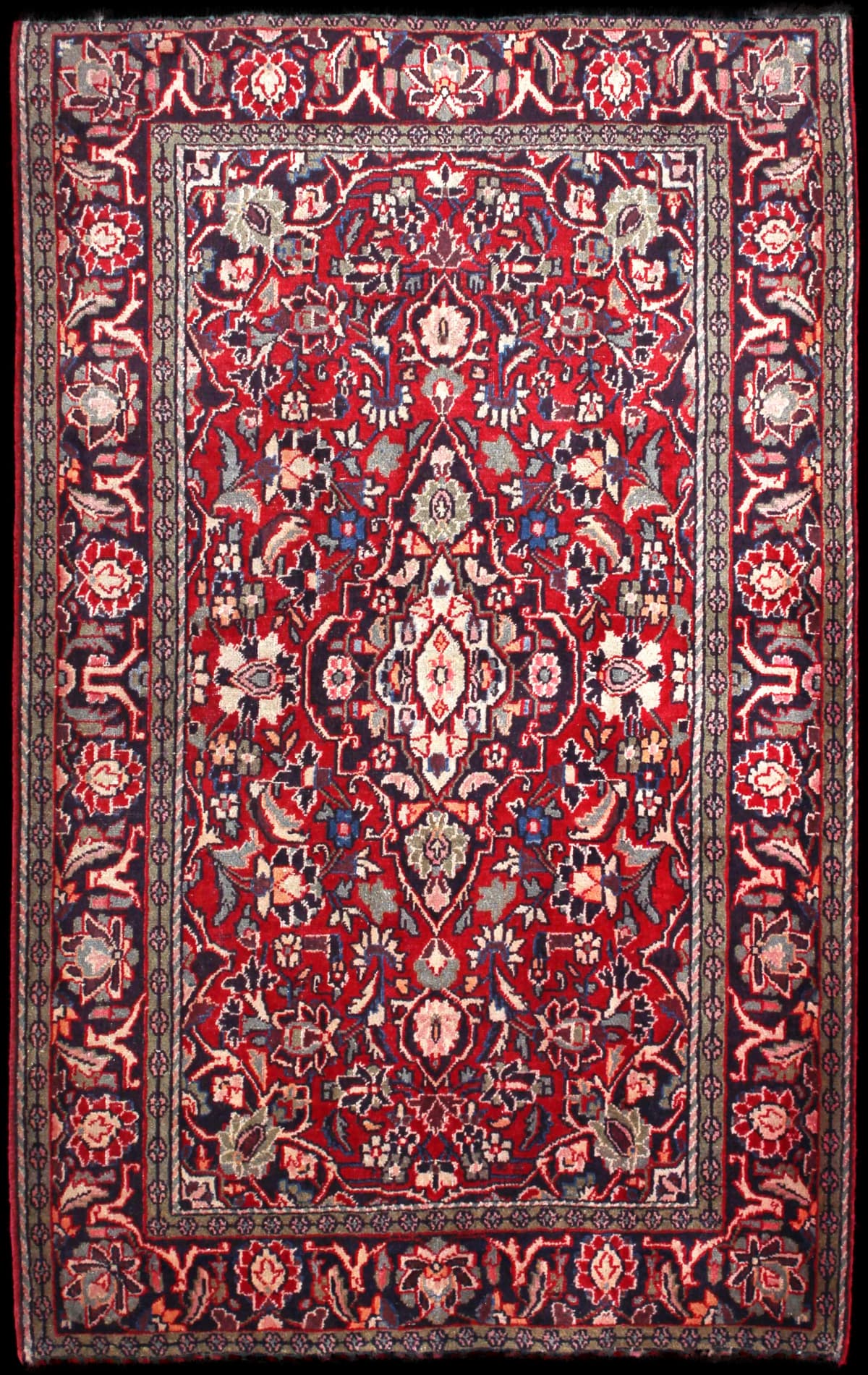 Persian rug of Aran va Bidgol style in dimensions 200 centimeters length by 125 centimeters width with mainly red and green colors