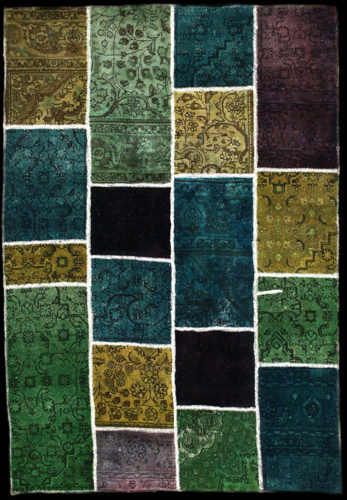 alfombra persa de estilo patchwork en dimensiones 200 centímetros de largo por 140 centímetros de ancho — Vista completa