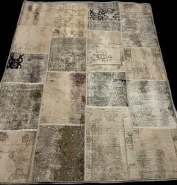 Persischer Patchwork-Teppich Rey, 150x200 cm, überwiegend in Beige und Weiß — Perspektive