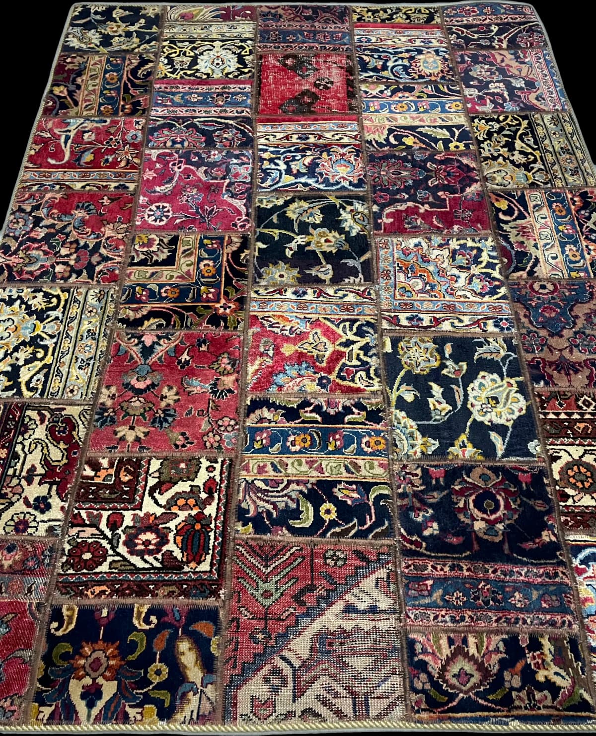 Tapis patchwork persan Rey, 150x206 cm, principalement rouge — Perspective